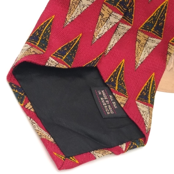 Vibrant Farah 100% Silk Red Geometric Pattern Foulard Necktie Men's Tie - Picture 6 of 11